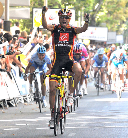 Valverde sprintet der Konkurrenz davon und dem Fhrungstrikot entgegen (Foto: Veranstalter)