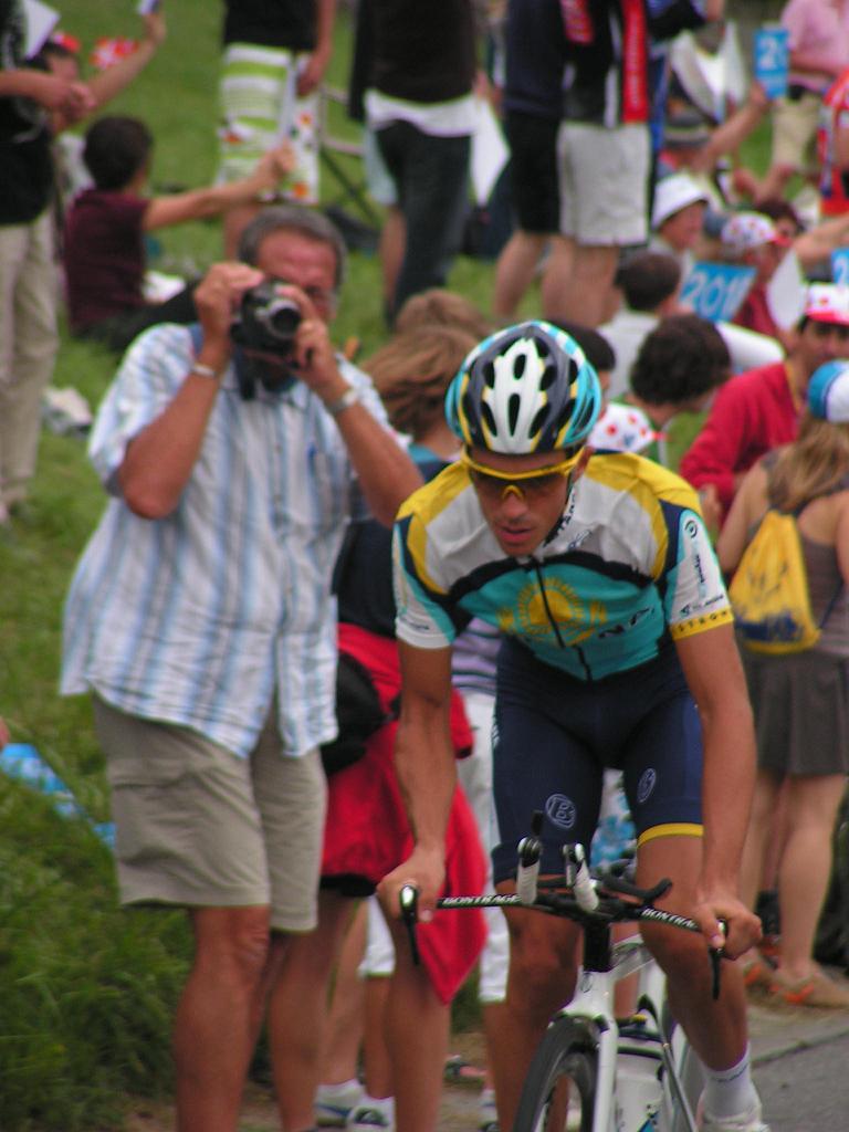 Tour de France - 18. Etappe  - Alberto Contador beim Training auf der Strecke