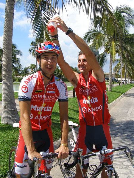 Cancun, Mexiko - Javier Etxarri sorgt fr einen khlen Kopf bei seinem Teamkollegen Aitor Perez