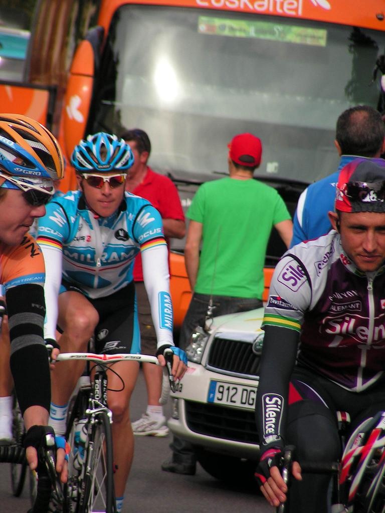 Giro di Lombardia - Martijn Maaskant, Fabian Wegmann und Matthew Lloyd (von links) auf dem Weg zum Start in Varese