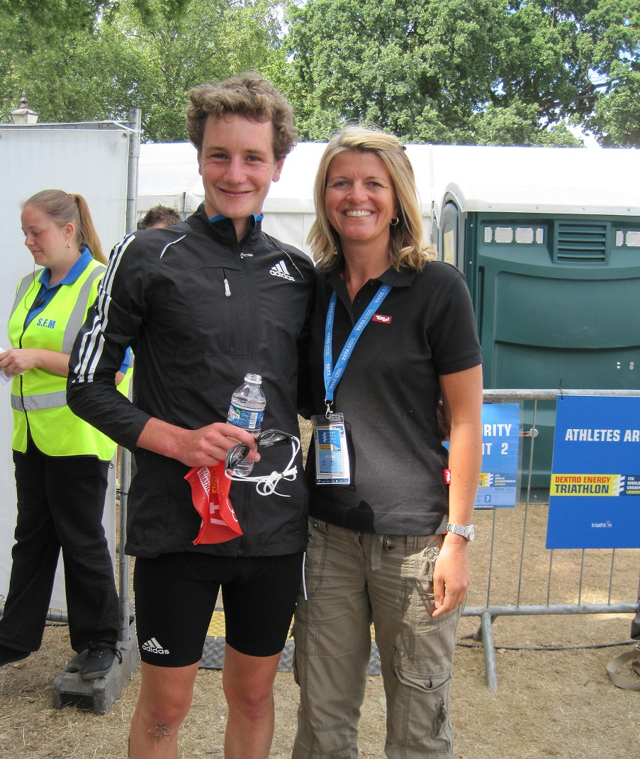 Karin Wagner mit Alistair Brownlee vor dem Start in London (Foto: Dextro Energy Triathlon Kitzbhel)