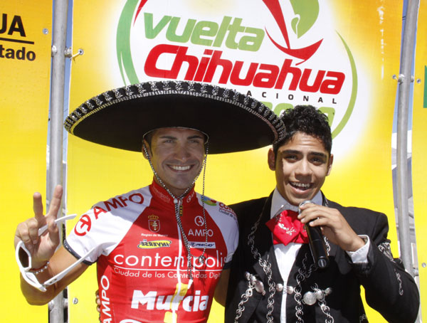 Javier Benitez, mit 6 Siegen der erfolgreichste Sprinter der Vuelta a Chihuahua 2008 + 2009, mit Snger Javier Fernandez