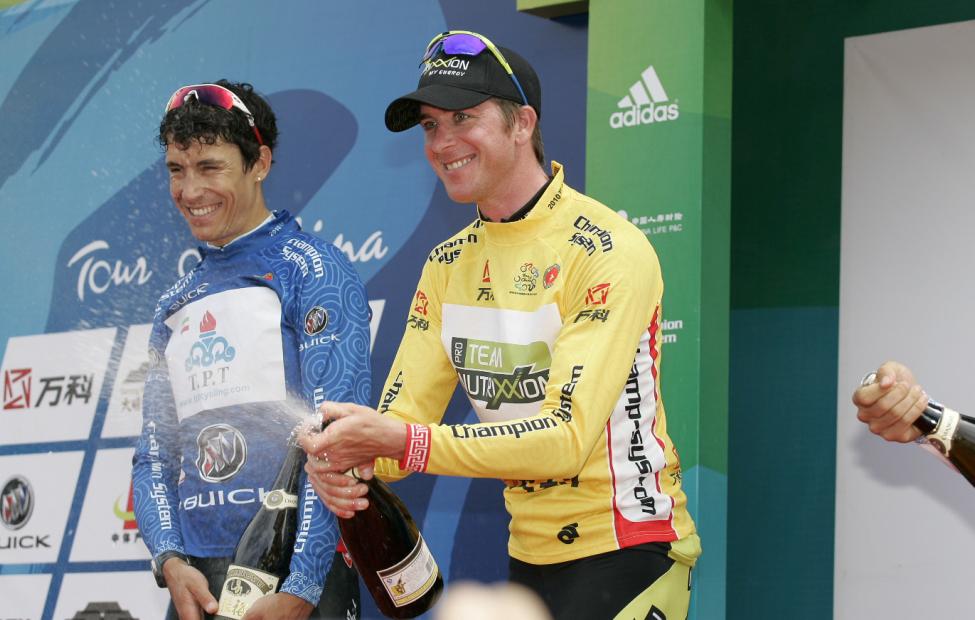 Dirk Mller feiert Prologsieg bei Tour of China 2010 mit Champagner, Foto: http://www.bikeman.org/