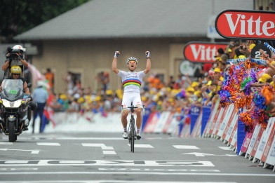 Weltmeister Thor Hushovd jubelt ber seinen Sieg auf der 13. Etappe der Tour de France (Foto: www.letour.fr)