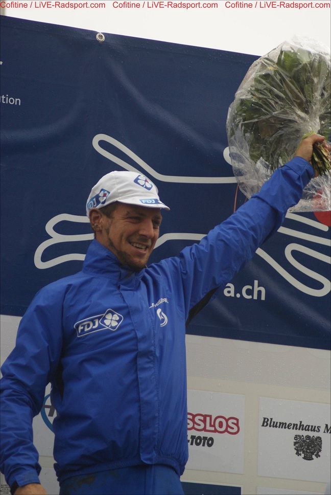 Radquer Frenkendorf - Sieger Francis Mourey bei der Siegerehrung