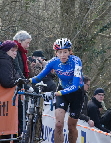 Helen Wyman sieht sich zur Verfolgerin degradiert. ((c) LiVE-Radsport.com)