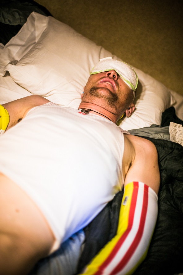 Eine der wenigen Schlafzeiten von Christoph Strasser (Foto: Karelly / lupispuma.com)