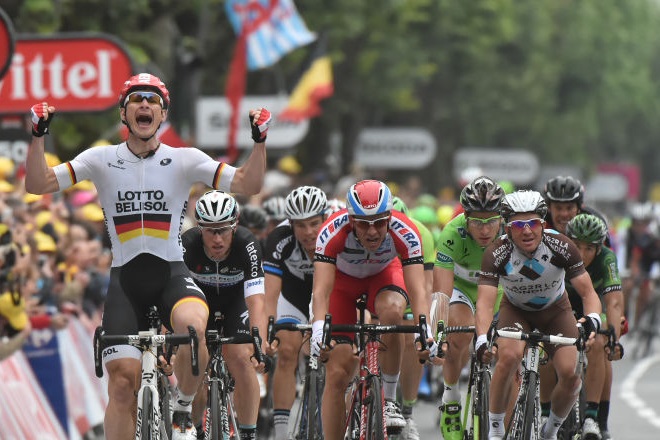 Andr Greipel lsst den anderen Sprintern auf der 6. Etappe der Tour de France keine Chance (Foto: Veranstalter/letour.fr)