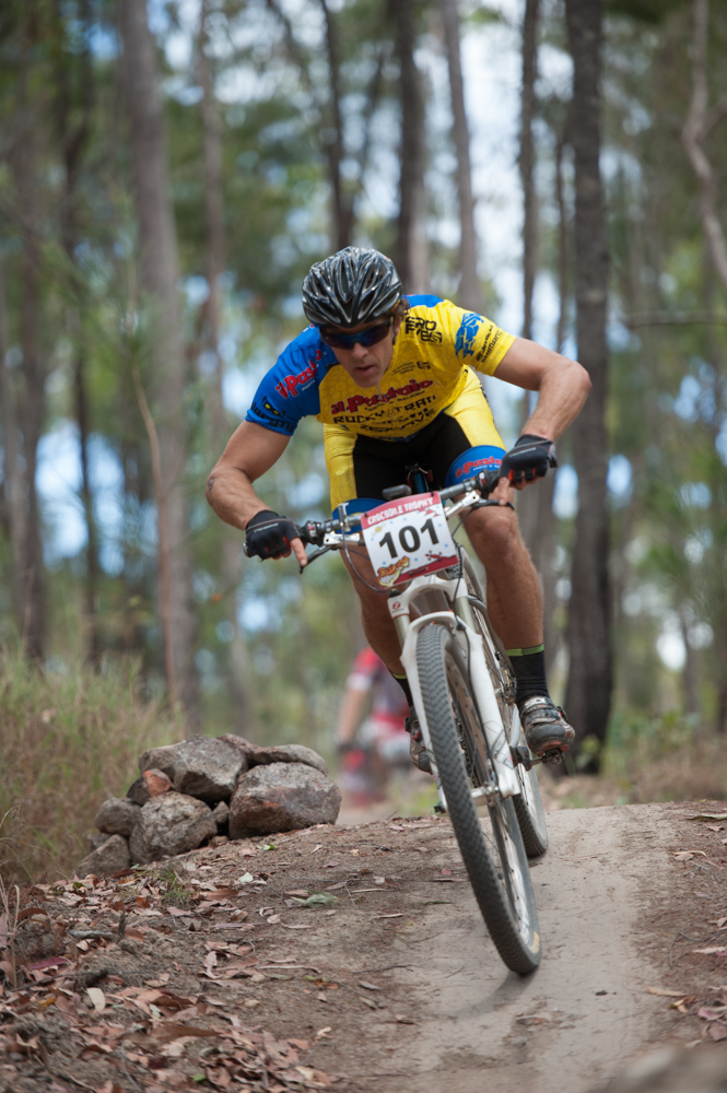 Typische Australische Trails - der Masterfahrer aus Canberra, Clayton Locke, in seinem Element. (Foto: Kenneth Lorentsen)