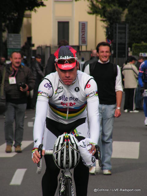 ... im Weltmeistertrikot beim Giro di Lombardia 2009