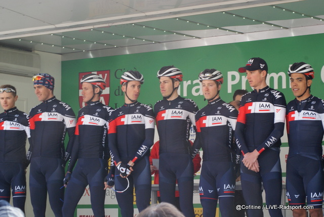 das Schweizer WorldTour-Team IAM-Cycling bei der Teamprsentation in Lugano