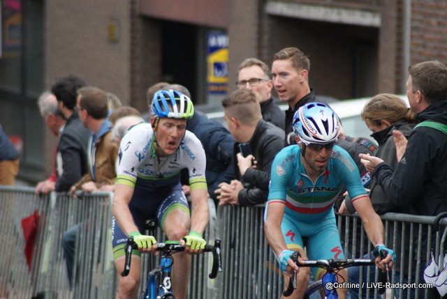 Vincenzo Nibali und Pieter Weening am Schlussanstieg in Ans