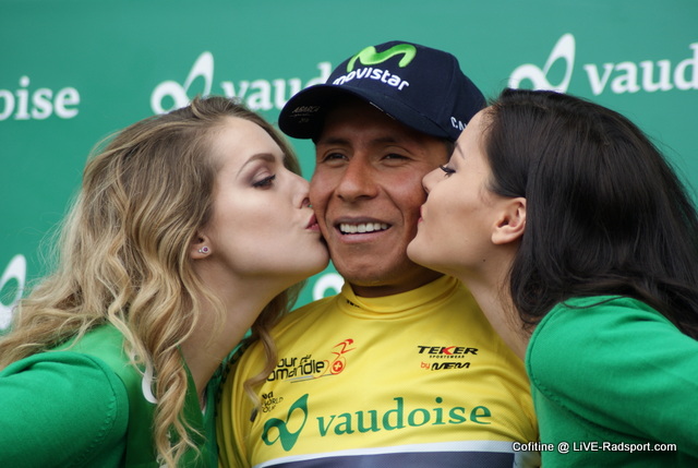Nairo Quintana bekommt Küsschen für seinen Tour de Romandie-Gesamtsieg