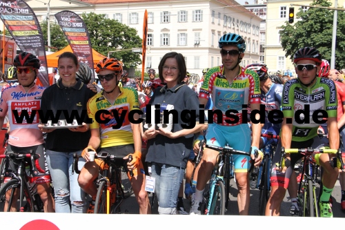 Vor dem Etappenstart in Graz posieren die Trikottrger fr ein gemeinsames Bild (Foto: cyclinginside)