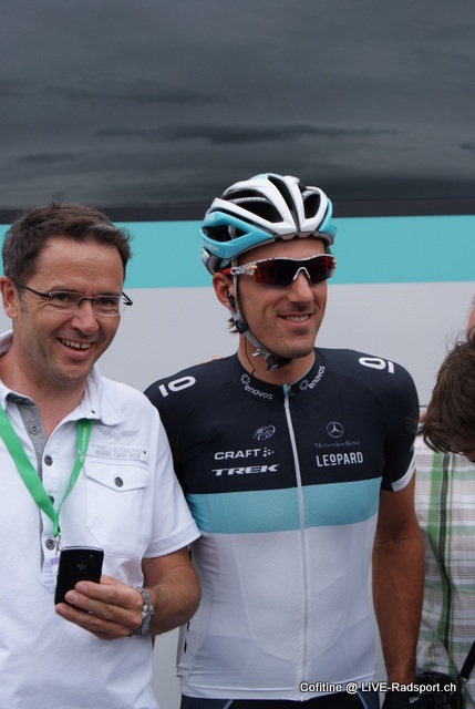 Fabian Cancellara ist begehrter Fotopartner bei der Tour de Suisse 2011