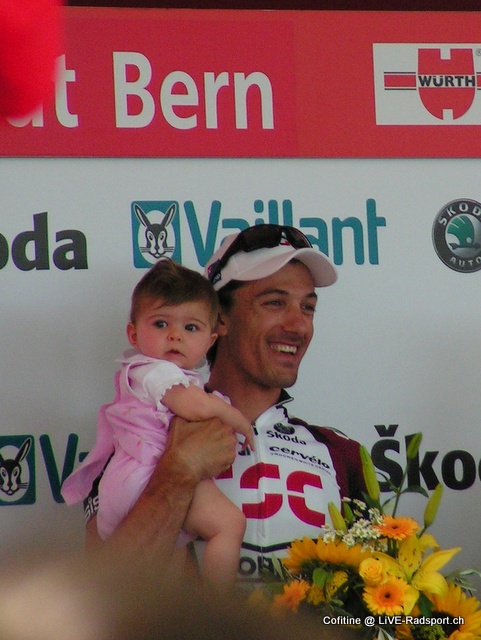 Fabian Cancellara mit Tchterchen bei der Siegerehrung bei der Tour de Suisse 2007