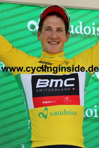 Stefan Kng verbringt einen weiteren Tag im Gelben Trikot der Tour de Suisse