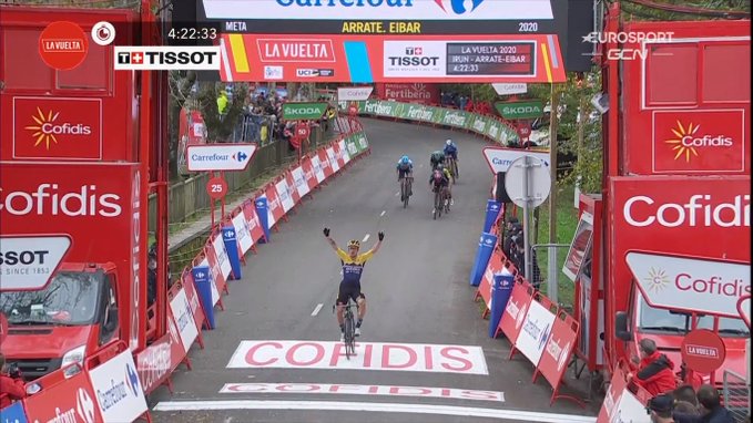 Etappe 1: Vorjahressieger Primoz Roglic gewinnt die 1. Etappe der Vuelta a Espaa (Foto: twitter.com/lavuelta)