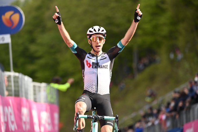 Simon Yates gewinnt in Alpe di Mera und nhert sich Rang zwei des Giro dItalia (Foto: twitter.com/giroditalia)