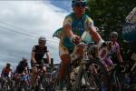 Giro dItalia, Etappe 13 -Alexander Vinokourov in der Verpflegungszone ( LiVE-Radsport.com)
