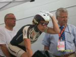 Sitz des Helms kontrollieren und dann geht es los fr Hanka Kupfernagel ( LiVE-Radsport.com)