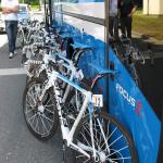 Die Rennmaschinen von Milram ordentlich am Teambus partkiert ( LiVE-Radsport.com)