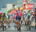 Thor Hushovd schlgt seine Gegner im Zielsprint der 6. Etappe der Vuelta (Foto: Veranstalter)