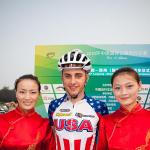 Amerikanischer Nationalfahrer mit Hostessen, 4. Etappe Tour of China, Foto: www.bikeman.org