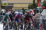 Tour de Romandie - 1. Etappe - das erste grere Verfolgerfeld mit vielen Favoriten 500 Meter vor dem Ziel in Leysin