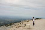 Ben aus New Zealand geniesst die grandiose Aussicht vom Mont Ventoux