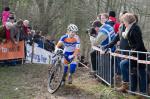 Sanne van Paassen kann sich auf der dritten Runde absetzen. ((c) LiVE-Radsport.com)