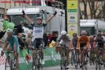Gianni Meersmann (Omega Pharma-Quickstep) gewinnt im Sprint die 3. Etappe in Payerne