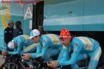 Astana-Fahrer beim Aufwrmen fr das abschlieende Einzelzeitfahren in Genf