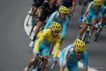 der Leader Vincenzo Nibali umgeben von seinen Teamkollegen am Col de la Schlucht