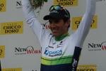 Etappensieger Michael Albasini lsst sich in Porrentruy bei der Siegerehrung feiern