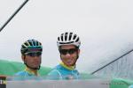 Fabio Aru schreib sich gut gelaunt für das letzte World-Tour-Rennen der Saison ein