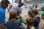 Fabian Cancellara ist begehrt bei den Kids bei der Tour de Suisse 2015