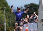 Ausreißer Luke Mudgway gewinnt die 2. Etappe des New Zealand Cycle Classic (Foto: facebook.com/NZCycleClassic)